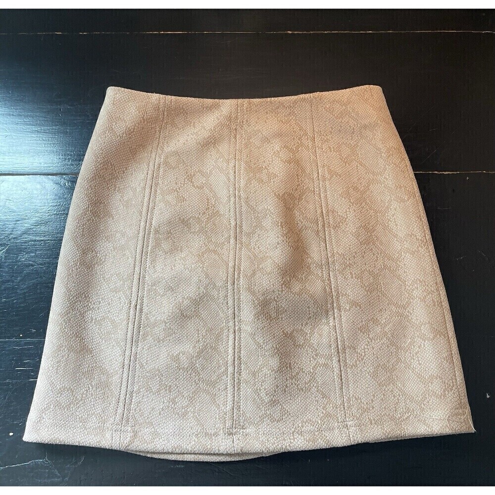 Altar'd State Womens Sz XS Mini Skirt Beige Faux Snake Skin Zip